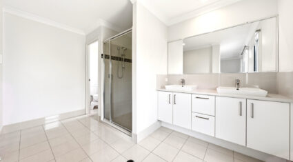 124 Waverley Rd Camp Hill , QLD 4152 Australia