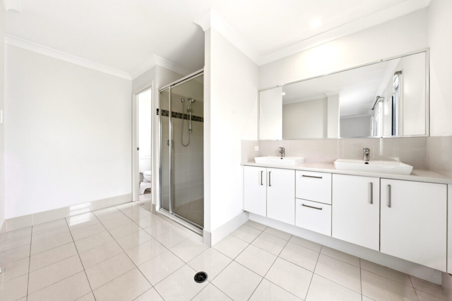 124 Waverley Rd Camp Hill , QLD 4152 Australia