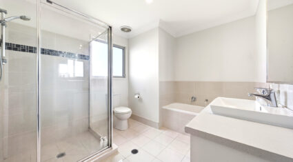 124 Waverley Rd Camp Hill , QLD 4152 Australia
