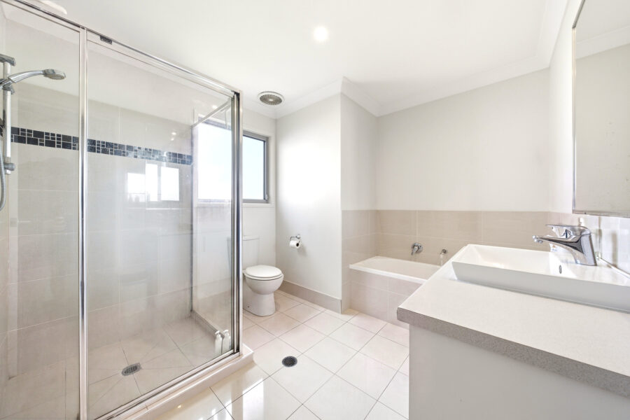 124 Waverley Rd Camp Hill , QLD 4152 Australia