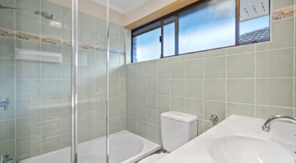 6 Codford Pl Chapel Hill , QLD 4069 Australia