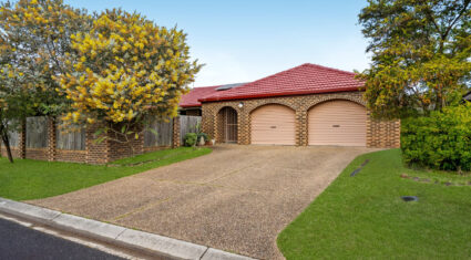 6 Codford Pl Chapel Hill , QLD 4069 Australia