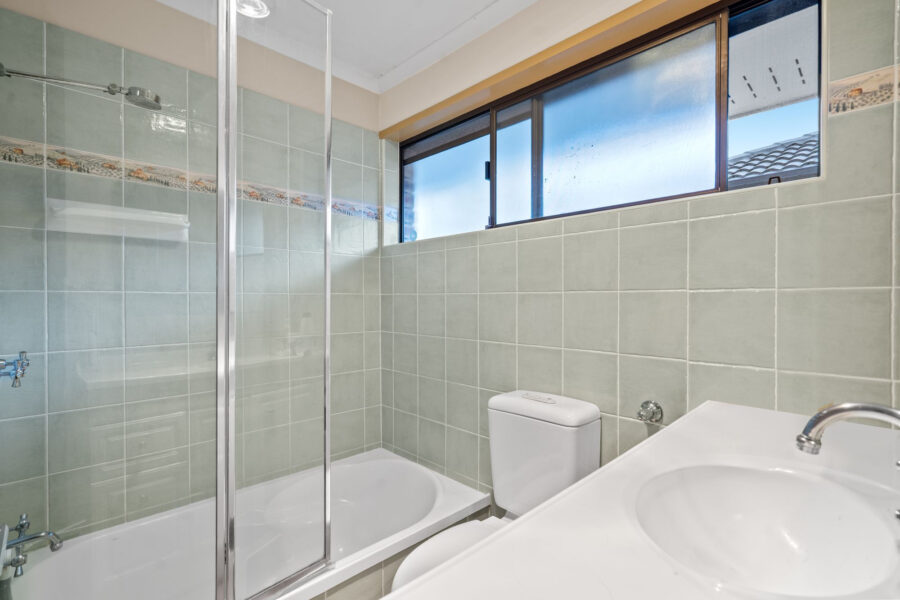 6 Codford Pl Chapel Hill , QLD 4069 Australia