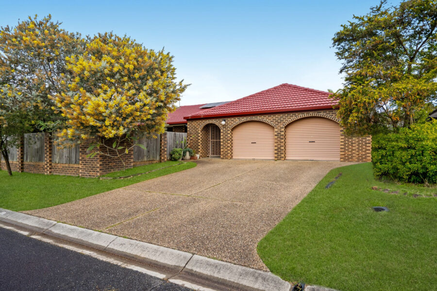 6 Codford Pl Chapel Hill , QLD 4069 Australia
