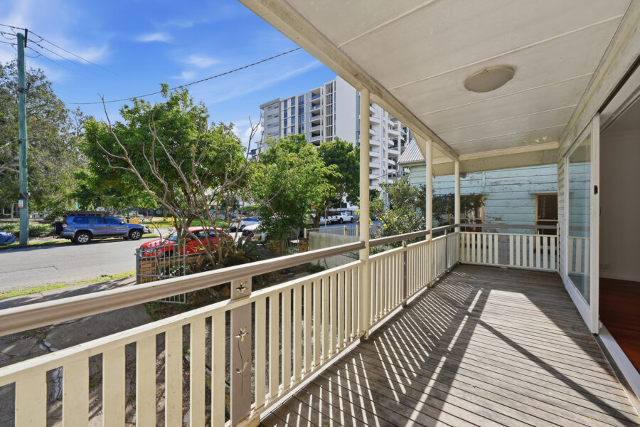 44 Carl St Woolloongabba , QLD 4102 Australia