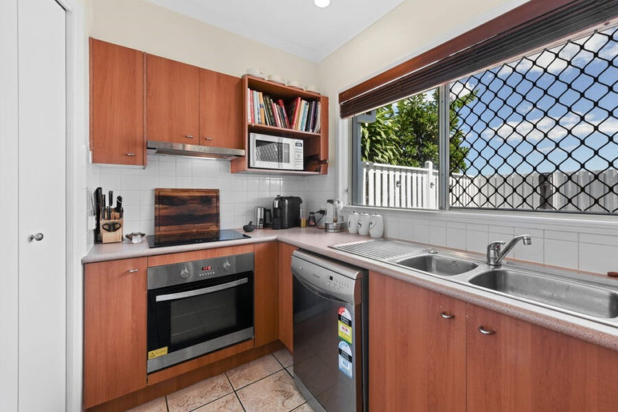 2/139 Pring Street Hendra , QLD 4011