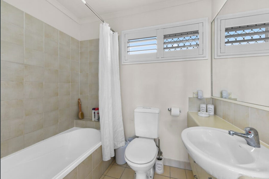 2/139 Pring Street Hendra , QLD 4011