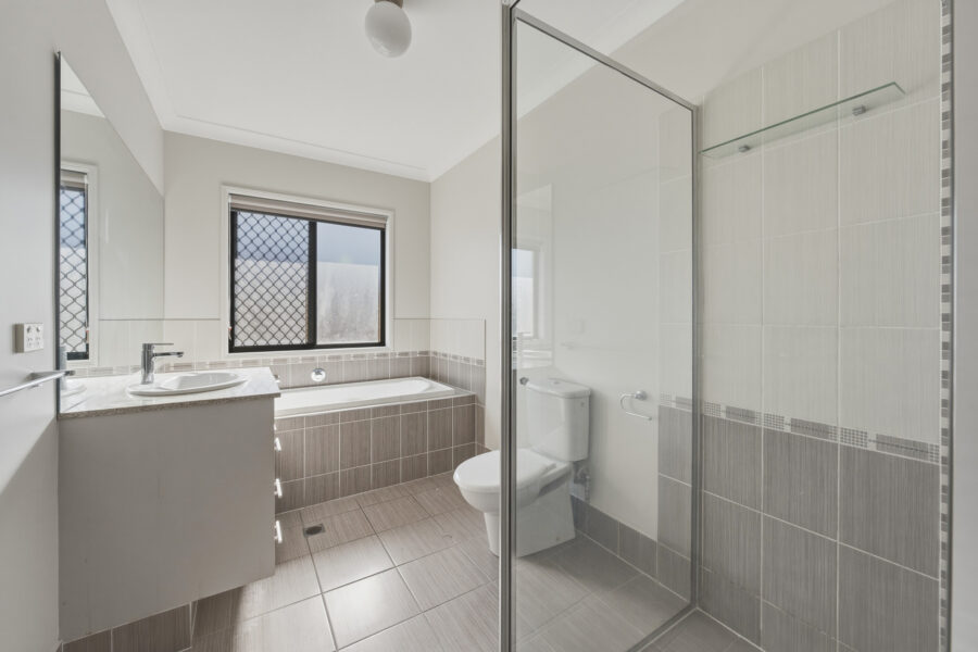 8 Busby St Algester , QLD 4115 Australia