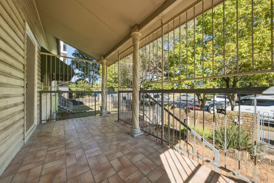 1/46 Carl St WOOLLOONGABBA , QLD 4102 AU