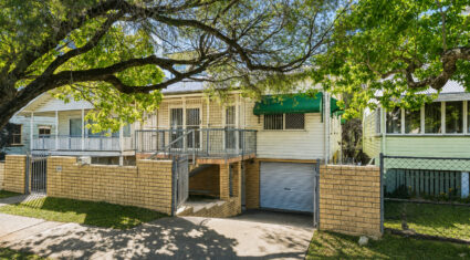 1/46 Carl St WOOLLOONGABBA , QLD 4102 AU