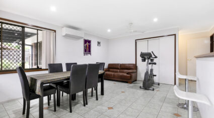 25 Cressbrook Street FOREST LAKE , QLD 4078 AU