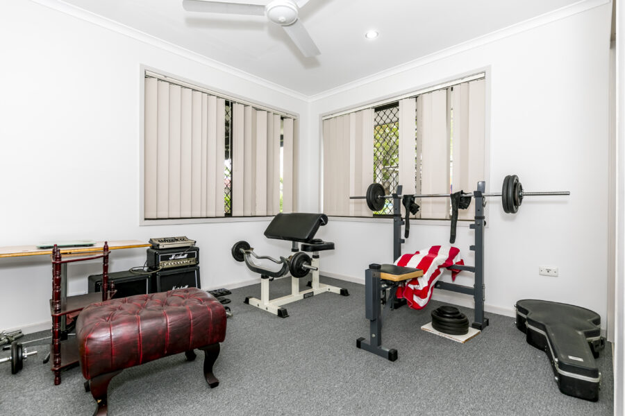 25 Cressbrook Street FOREST LAKE , QLD 4078 AU