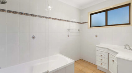 185 Andrew Rd GREENBANK , QLD 4124 AU