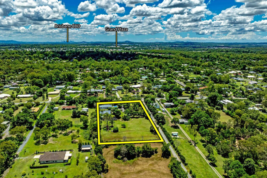 185 Andrew Rd GREENBANK , QLD 4124 AU