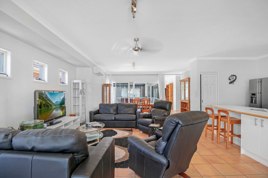 35 Dugong Crescent BANKSIA BEACH , QLD 4507 AU