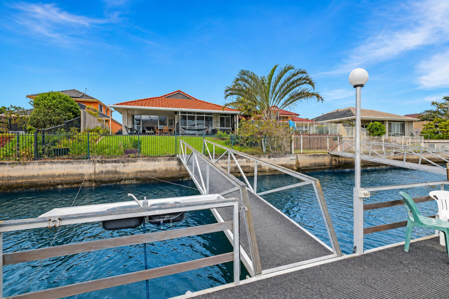 35 Dugong Crescent BANKSIA BEACH , QLD 4507 AU