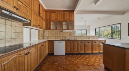 31 Baty ST LUCIA , QLD 4067 AU