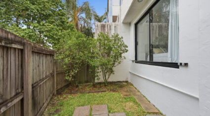 301A/7 Sheehan St MILTON , QLD 4064 AU