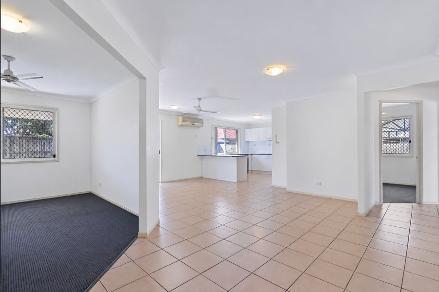 8 Hoddle Court ROTHWELL , QLD 4022 AU