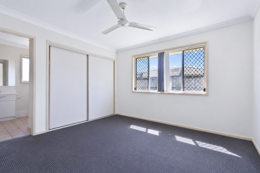 8 Hoddle Court ROTHWELL , QLD 4022 AU
