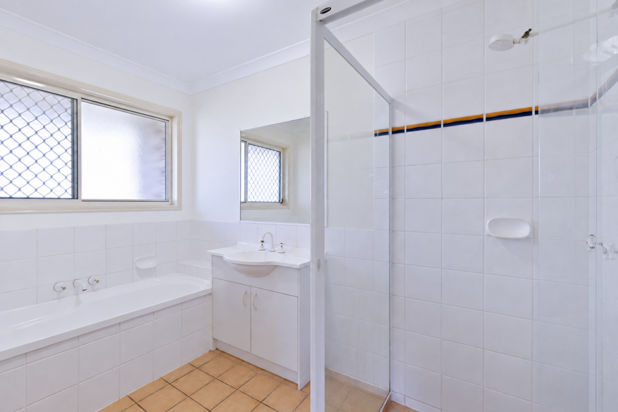 8 Hoddle Court ROTHWELL , QLD 4022 AU