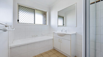8 Hoddle Court ROTHWELL , QLD 4022 AU