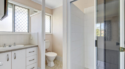 1/2 Upton Street NUNDAH , QLD 4012 AU